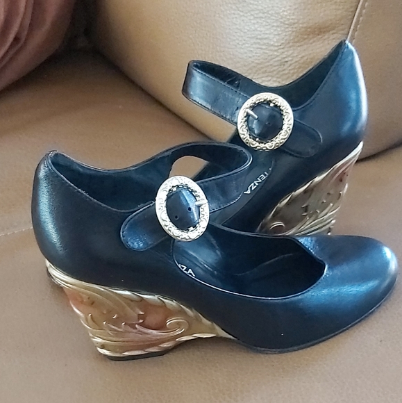 Ramon Tenza gold wedge heels - Picture 10 of 13